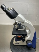 PSS SELECT UNICO G380 LAB MICROSCOPE WITH 2 EYEPIECES (WF10X-18MM) AND 4 OBJECTIVES (4, 10, 40, 100)