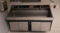 STERIS FLEXMATIC DUAL BAY SCRUB SINK (LITTLE TO NO USE)