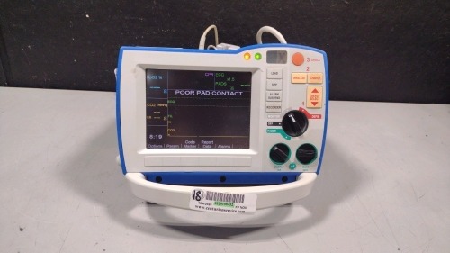 ZOLL R-SERIES ALS DEFIB WITH PACING, 12 LEAD ECG, SPO2, CO2, ANALYZE