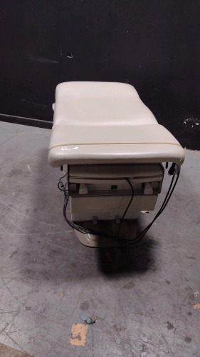 MIDMARK RITTER 222 EXAM TABLE LOCATED AT 3325 MOUNT PROSPECT RD. FRANKLIN PARK, IL 60131