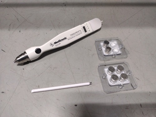 MEDTRONIC SOLAN TONO-PEN XL APPLANATION TONOMETER LOCATED AT 3325 MOUNT PROSPECT RD. FRANKLIN PARK, IL 60131