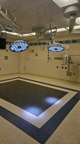 STRYKER VISUM 2 CEILING MOUNT DUAL HEAD SURGICAL LIGHTS WITH CONTROL PANEL, SWITCHPOINT MEDIA 3 MEDIAL ROUTER, NEC WALL MONITOR LOCATED AT 900 W. CLAIREMONT AVE, EAU CLAIRE, WI 54701PROFESSIONAL DEINSTALLATION AND CERTIFICATE OF INSURANCE REQUIRED