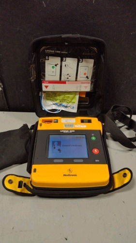 PHYSIO CONTROL LIFEPAK 1000 DEFIBRILLATOR LOCATED AT 3325 MOUNT PROSPECT RD. FRANKLIN PARK, IL 60131
