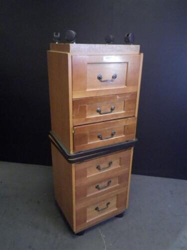 LOT OF BEDSIDE CABINETS