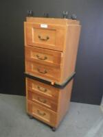 LOT OF BEDSIDE CABINETS