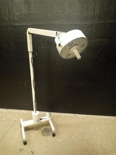 WELCH ALLYN EXAM LIGHT ON ROLLING STAND