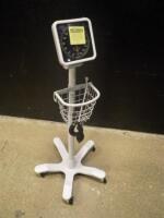 SPHYGMOMANOMETER ON ROLLING STAND