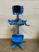 GE DYNAMAP V100 PATIENT MONITOR ON ROLLING STAND