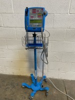 GE DYNAMAP PRO 400V2 PATIENT MONITOR ON ROLLING STAND