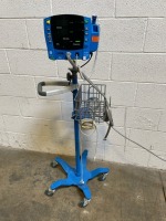 GE DYNAMAP V100 PATIENT MONITOR ON ROLLING STAND