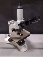 ACCU-SCOPE 3025 SERIES LAB MICROSCOPE WITH 4 OBJECTIVES