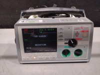 ZOLL E SERIES DEFIB WITH PACING, 12 LEAD ECG, CO2, SPO2, NIBP, ANALYZE