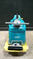 TENNANT E5 CARPET CLEANER