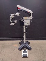 LEICA M 501 SURGICAL MICROSCOPE TO INCLUDE SINGLE MOUNT BINOCULAR WITH EYEPIECES BOTH (10X/21) BOTTOM LENSE (WD=175MM) & MULTI-FUNCTION FOOTSWITCH ON STAND