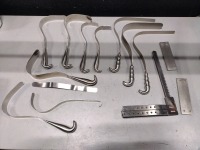 LOT OF RETRACTORS