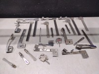 LOT OF RETRACTORS