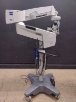 CARL ZEISS OPMI VISU 160 SURGICAL MICROSCOPE TO INCLUDE DUAL MOUNT BINOCULARS WITH EYEPIECES BOTH (10X) BOTTOM LENSE (F 175) & MULTI-FUNCTION FOOTSWITCH ON S8 STAND