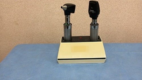 WELCH ALLYN 71110 CHARGING BASE WITH OTO OPTHALMIC BATTERIES AND HEADS (located at 204 Gateway North Marble Falls, TX 78654)