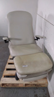 MIDMARK 647 POWER EXAM CHAIR