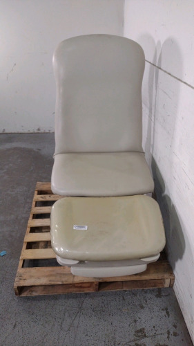 MIDMARK 647 POWER EXAM CHAIR