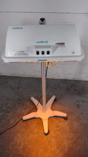 NATUS NEOBLUE LED PHOTOTHERAPY SYSTEM ON ROLLING STAND