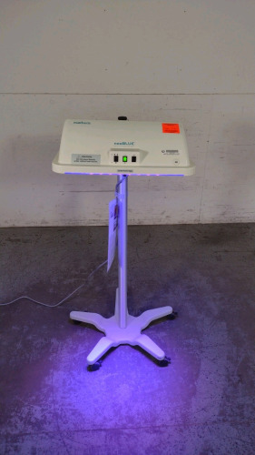 NATUS NEOBLUE LED PHOTOTHERAPY SYSTEM ON ROLLING STAND