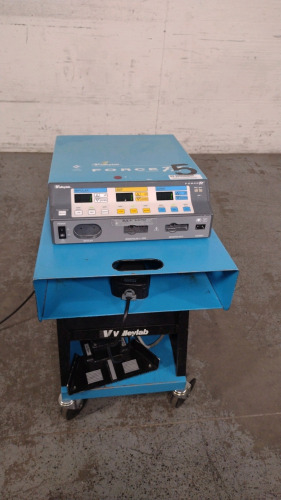 VALLEYLAB FORCE FX-C ESU WITH 2 FOOTSWITCHES (MONO, BIPOLAR) ON ROLLING CART