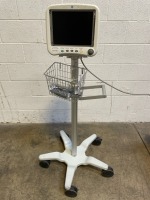 GE DASH 4000 PATIENT MONITOR ON ROLLING STAND