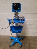 GE V100 PATIENT MONITOR ON ROLLING STAND