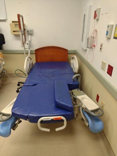 HILL-ROM AFFINITY 4 BIRTHING BED WITH VIEWING MIRROR