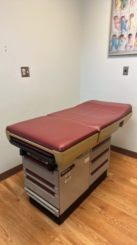 MIDMARK 404 EXAM TABLE, LOC: PHYS 2