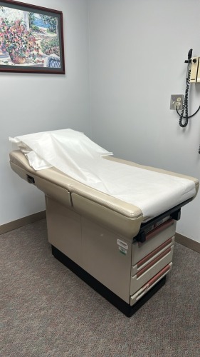 MIDMARK 404 EXAM TABLE, LOC: PHYSICIANS OFFICE,
