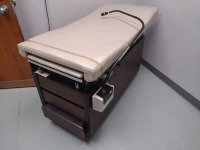 MIDMARK 102 EXAM TABLE WITH WELCH ALLYN 48200 LITE-BOX WITH LITE PIPE