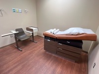 MIDMARK 102 EXAM TABLE WITH PHLEBOTOMY CHAIR