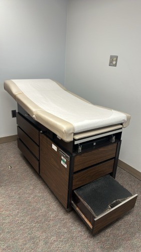 MIDMARK 102 EXAM TABLE, LOC: PHYSICIANS OFFICE,