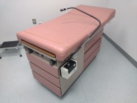 RITTER 100-038 EXAM TABLE WITH WELCH ALLYN 48200 LITE-BOX WITH LITE PIPE