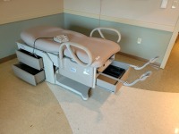 BREWER 700 POWER HIGH-LOW EXAM TABLE WITH FOOTSWITCH