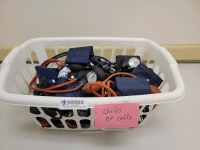 LOT OF MANUAL BLOOD PRESSURE INFLATION PUMP AND CUFFS