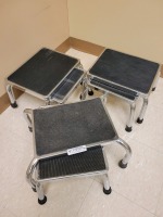 LOT OF 6 STEP STOOLS