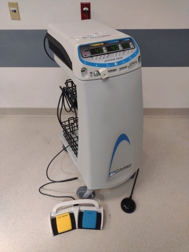 CONMED SYSTEM 5000, MOD: 60-8003 ELECTROSURGICAL UNIT WITH 2 FOOT PEDALS ON CART