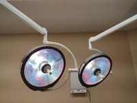 STERIS HARMONY LC DUAL HEAD CENTER MOUNT SURGICAL LIGHT WITH WALL CONTROL, LOC: PROCEDURE ROOM(COI REQUIRED)