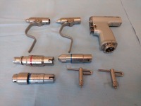 STRYKER SYSTEM 9 DRILL SET TO INCLUDE: 4605-000-000 HAND PIECE, 4100-131-000 DRILL, 4100-235-000 TRINKLE REAMER, 4100-110-000 AO SMALL DRILL AND CHUCKS
