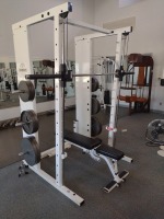 PARAMOUNT SMITH MACHINE WITH 2X45, 2X35, 2X25 WEIGHT PLATES, BARBELL NAD ADJUSTABLE BENCH PRESS