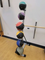 CAP MEDICINE BALLS WITH RACK
