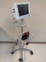 DATASCOPE PASSPORT 2, PN: 0998-00-0900S5006A PATIENT MONITOR ON CART