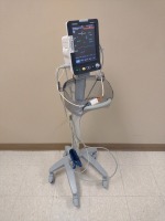 MINDRAY ACCUTORR 7, 6103F-PA00065 VITAL SIGNS MONITOR ON CART