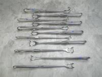 THYROID RETRACTORS