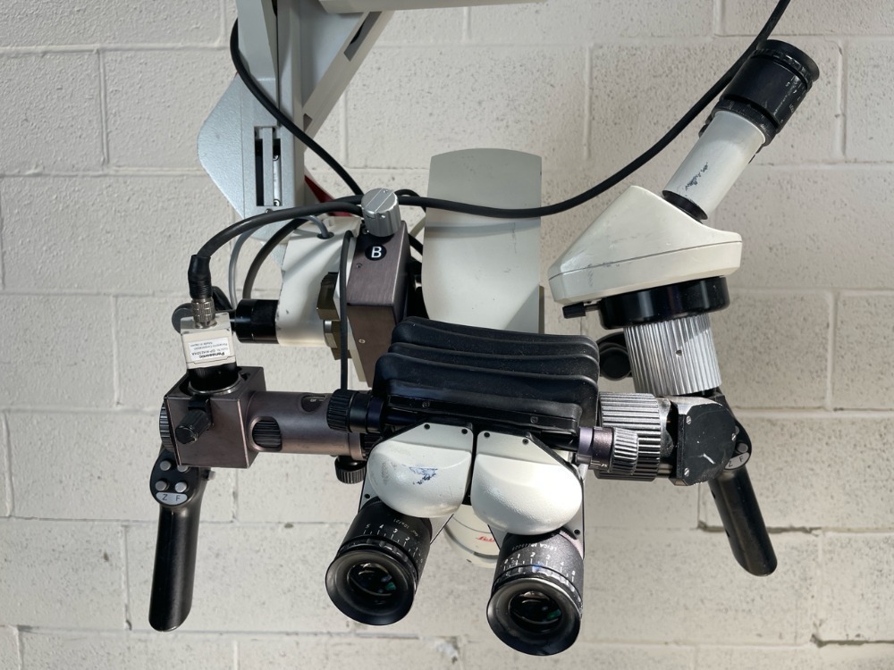 LEICA M525 F40 SURGICAL MICROSCOPE WITH LEICA M525 OPTICS , FOOT SWITCH ...