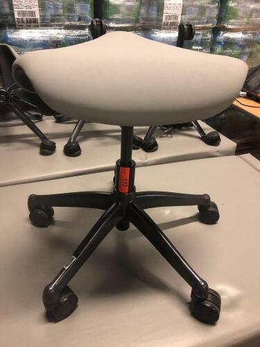 HUMANSCALE SADDLE SEAT