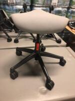 HUMANSCALE SADDLE SEAT